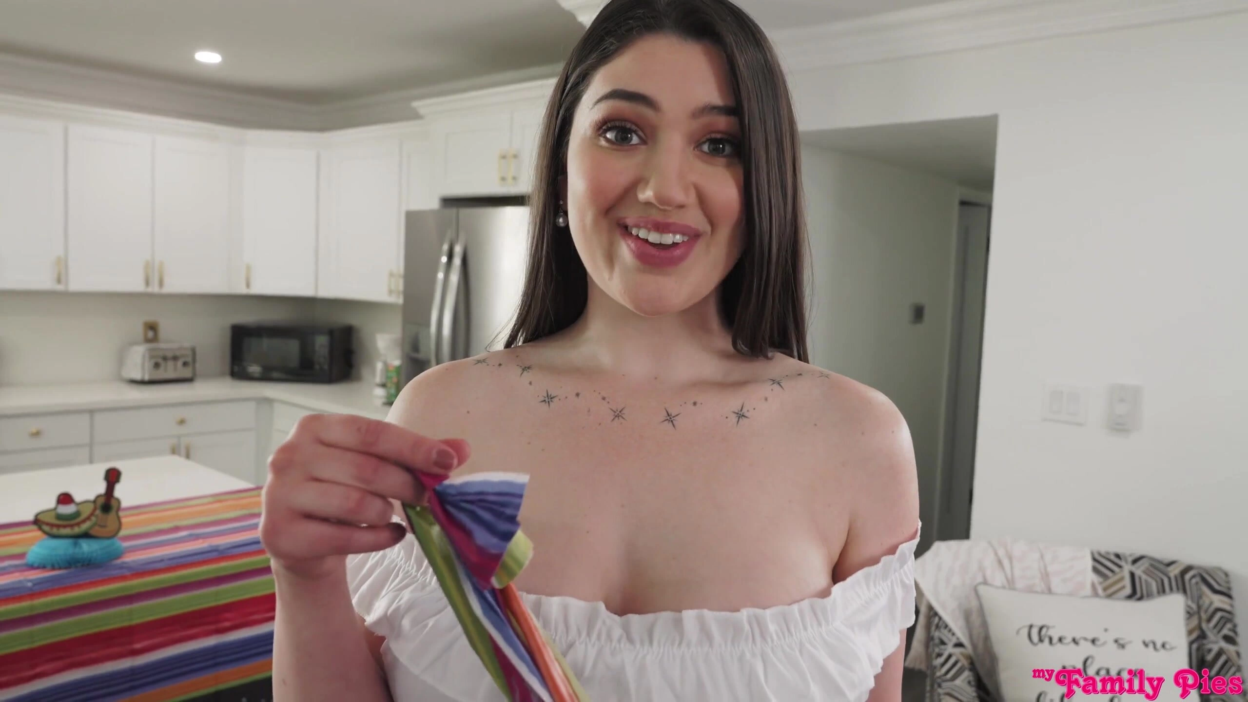 Stuffing My Stepsisters Pinata [HD Porn] - Alyx Star | PornMedium.com