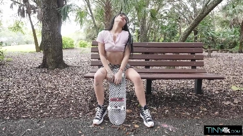 Skater Girl Hookup - Delilah Dagger