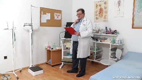 43 yo Sava - OldPussyExam