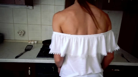 Seducing my horny step sister while she's cooking