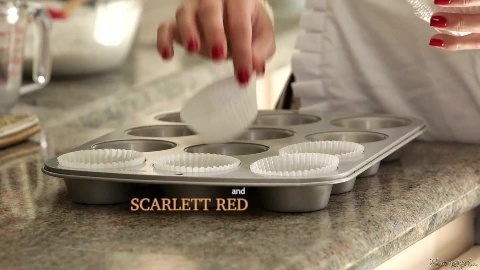 Mommy's Girl - Eat My Muffin Part 1 - Scarlet Red, Tany
