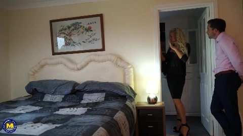 Curvy blonde MILF in heels takes cum on a - Hardcore NL
